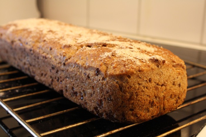 Frukt- och nötbröd